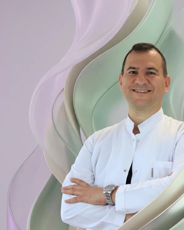 Op. Dr. Mustafa Buğra Kardaşlar - Plastik Cerrahi Uzmanı, İzmir Vavi Clinic